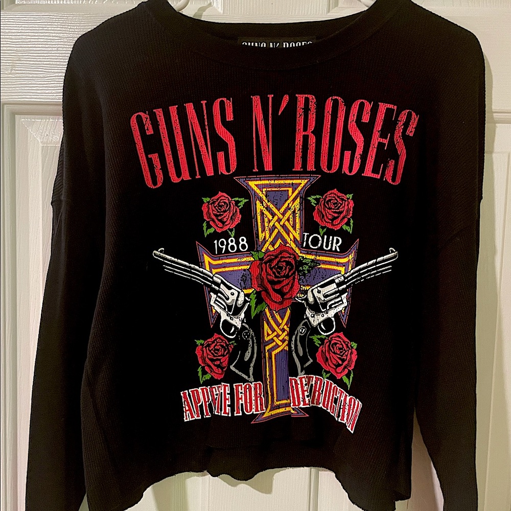 GUNS AND ROSES Grunge Black Long Sleeve Crop Top